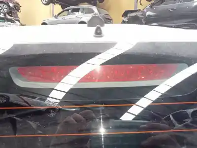 Peça sobressalente para automóvel em segunda mão farolim de travão central por chevrolet orlando lt+ referências oem iam 