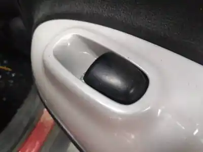 Peça sobressalente para automóvel em segunda mão botão / interruptor elevador vidro traseiro direito por nissan juke (f15) acenta referências oem iam 