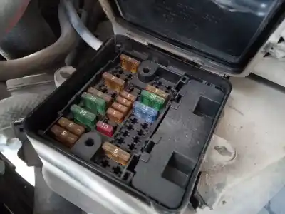 Pezzo di ricambio per auto di seconda mano scatola relè/fusibili per volkswagen t5 transporter/furgoneta caja cerrada riferimenti oem iam   