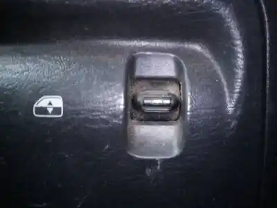 Peça sobressalente para automóvel em segunda mão botão / interruptor elevador vidro traseiro direito por chrysler jeep cherokee (kj) 2.5 crd cat referências oem iam 
