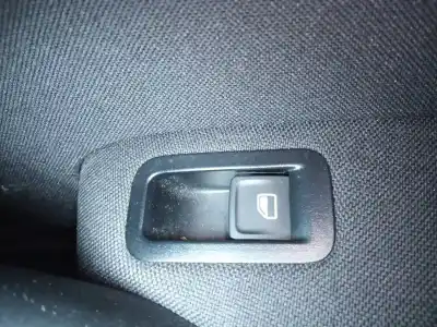 Recambio de automóvil de segunda mano de MANDO ELEVALUNAS TRASERO DERECHO para VOLKSWAGEN POLO (6C1)  referencias OEM IAM   