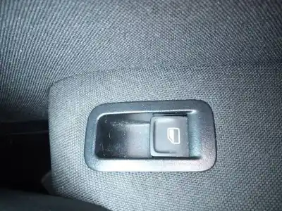 Recambio de automóvil de segunda mano de MANDO ELEVALUNAS DELANTERO DERECHO para VOLKSWAGEN POLO (6C1)  referencias OEM IAM   