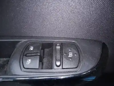 Recambio de automóvil de segunda mano de MANDO ELEVALUNAS DELANTERO IZQUIERDO para OPEL CORSA D  referencias OEM IAM   