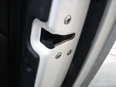 Second-hand car spare part rear right door lock for kia carens ( ) drive oem iam references 