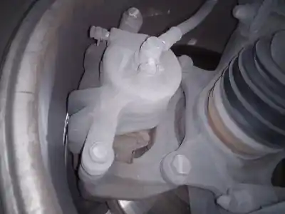 Peça sobressalente para automóvel em segunda mão pinça de travão dianteira direita por kia carens ( ) drive referências oem iam 