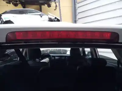 Peça sobressalente para automóvel em segunda mão farolim de travão central por kia carens ( ) drive referências oem iam 
