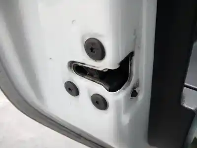 Peça sobressalente para automóvel em segunda mão fechadura da porta traseira esquerda por dacia sandero ambiance referências oem iam 