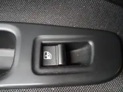 Peça sobressalente para automóvel em segunda mão botão / interruptor elevador vidro traseiro esquerdo por jeep renegade sport 4x2 referências oem iam 