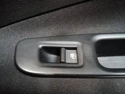 Peça sobressalente para automóvel em segunda mão botão / interruptor elevador vidro traseiro direito por jeep renegade sport 4x2 referências oem iam 