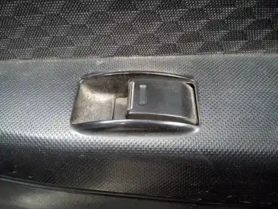 Peça sobressalente para automóvel em segunda mão botão / interruptor elevador vidro traseiro direito por toyota hilux (kun) double cab 4x4 referências oem iam  Peça sobressalente para automóvel em segunda mão botão / interruptor elevador vidro traseiro direito por toyota hilux (kun) double cab 4x4 referências oem iam