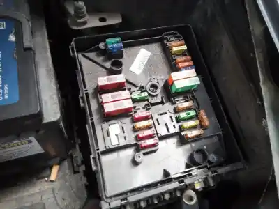 Second-hand car spare part fuse box unit for skoda octavia combi (1z5) ambiente oem iam references   