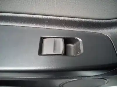 Peça sobressalente para automóvel em segunda mão botão / interruptor elevador vidro traseiro esquerdo por toyota yaris hybrid active referências oem iam 