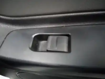 Peça sobressalente para automóvel em segunda mão botão / interruptor elevador vidro traseiro direito por toyota yaris hybrid active referências oem iam 