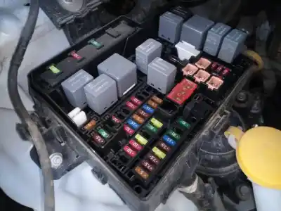 Pezzo di ricambio per auto di seconda mano scatola relè/fusibili per toyota yaris hybrid active riferimenti oem iam   