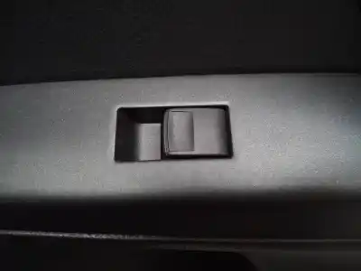 Peça sobressalente para automóvel em segunda mão Botão / Interruptor Elevador Vidro Traseiro Direito por TOYOTA RAV 4 Advance Hybrid Referências OEM IAM   