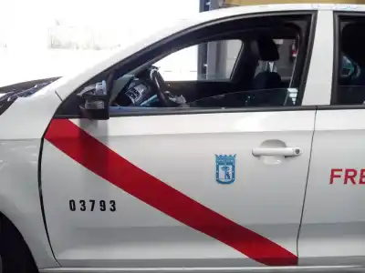 Tweedehands auto-onderdeel linker voordeur voor skoda rapid active oem iam-referenties 