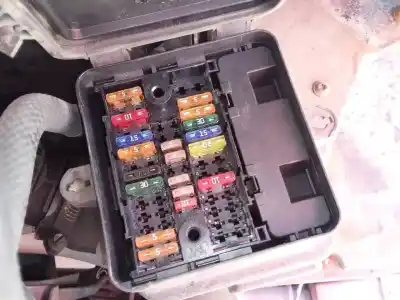 Recambio de automóvil de segunda mano de caja reles / fusibles para volkswagen t5 transporter (7e) kasten-mittelhochdach referencias oem iam   