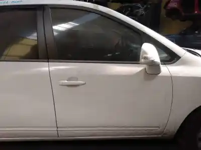 Автозапчастина б/у передні праві двері для kia carens (un) active посилання на oem iam 