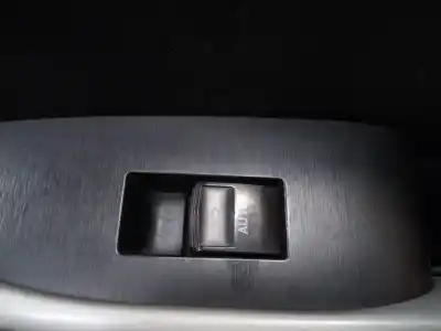 Pièce détachée automobile d'occasion commande de lève vitre arrière droit pour toyota prius (nhw30) plug-in hybrid advance références oem iam 
