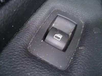 Peça sobressalente para automóvel em segunda mão botão / interruptor elevador vidro traseiro esquerdo por bmw serie 1 berlina (e81/e87) 118d referências oem iam 
