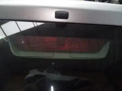 Peça sobressalente para automóvel em segunda mão farolim de travão central por toyota rav 4 (a2) 2.0 d-4d executive 4x4 (2003->) referências oem iam 