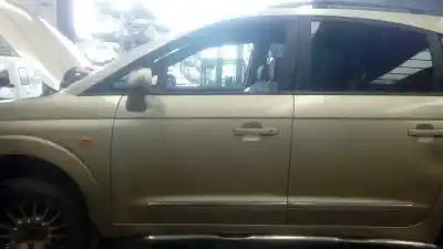 Second-hand car spare part left front door for ssangyong rodius xdi oem iam references 