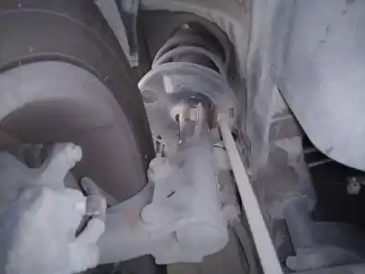 Second-hand car spare part Front Right Shock Absorber for TOYOTA AURIS Active OEM IAM references   