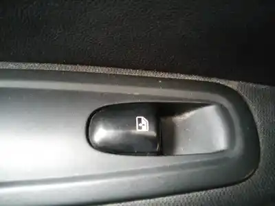 Peça sobressalente para automóvel em segunda mão botão / interruptor elevador vidro traseiro esquerdo por renault kadjar limited referências oem iam 