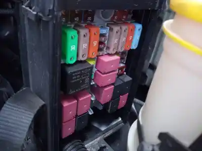 Peça sobressalente para automóvel em segunda mão caixa de fusíveis e relés por jeep renegade limited 4wd referências oem iam 