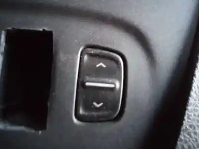 Second-hand car spare part right front power window switch for dacia sandero stepway oem iam references 