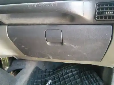 Second-hand car spare part glove compartment for ssangyong musso 2.9 d oem iam references 