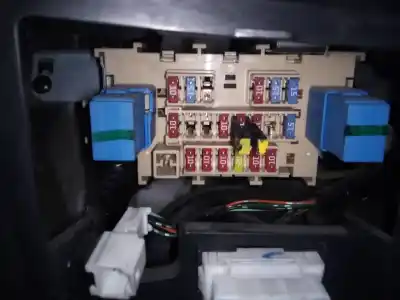 Peça sobressalente para automóvel em segunda mão caixa de fusíveis e relés por nissan qashqai (j10) 360 referências oem iam 
