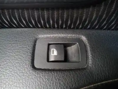 Peça sobressalente para automóvel em segunda mão botão / interruptor elevador vidro traseiro esquerdo por bmw serie 3 lim. (f30) 316d referências oem iam 