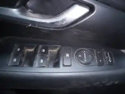 Pezzo di ricambio per auto di seconda mano interruttore alzacristalli anteriore sinistro per hyundai i30 fastback tecno riferimenti oem iam 