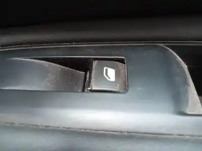 Peça sobressalente para automóvel em segunda mão botão / interruptor elevador vidro traseiro direito por peugeot 5008 gt line referências oem iam 