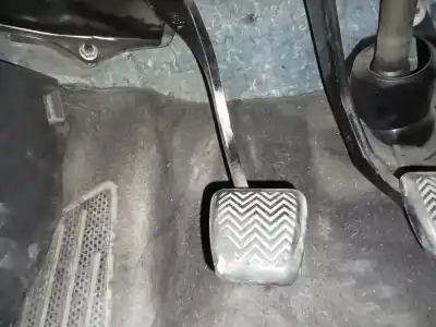 Pezzo di ricambio per auto di seconda mano pedale della frizione per toyota auris active riferimenti oem iam 