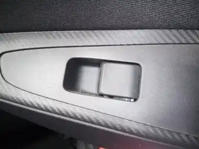 Pièce détachée automobile d'occasion commande de lève vitre arrière droit pour mazda 2 lim. () evolution références oem iam 