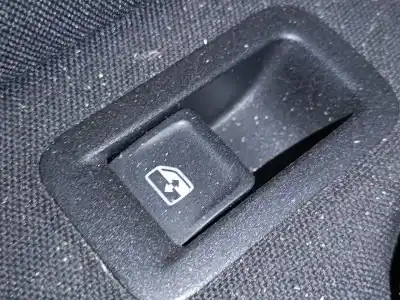 Peça sobressalente para automóvel em segunda mão botão / interruptor elevador vidro traseiro esquerdo por volkswagen touran (5t1) advance bmt referências oem iam 