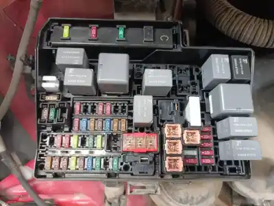 Peça sobressalente para automóvel em segunda mão caixa de fusíveis e relés por toyota yaris hybrid active referências oem iam 