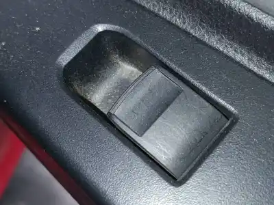 Peça sobressalente para automóvel em segunda mão botão / interruptor elevador vidro traseiro direito por toyota yaris hybrid active referências oem iam 