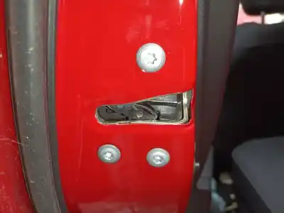 Peça sobressalente para automóvel em segunda mão fechadura da porta traseira esquerda por toyota yaris hybrid active referências oem iam 