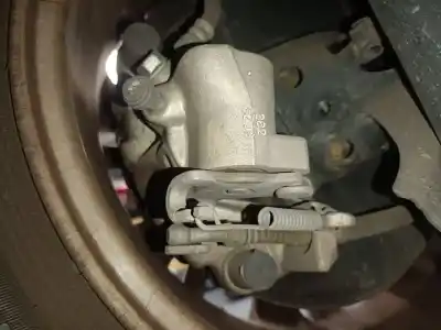 Peça sobressalente para automóvel em segunda mão pinça de travão traseira esquerda por toyota yaris hybrid active referências oem iam 