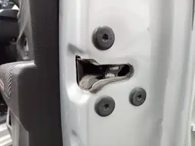Peça sobressalente para automóvel em segunda mão fechadura da porta dianteira direita por dacia sandero iii 1.0 tce 110 referências oem iam 