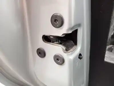Peça sobressalente para automóvel em segunda mão fechadura da porta traseira esquerda por dacia sandero iii 1.0 tce 110 referências oem iam 