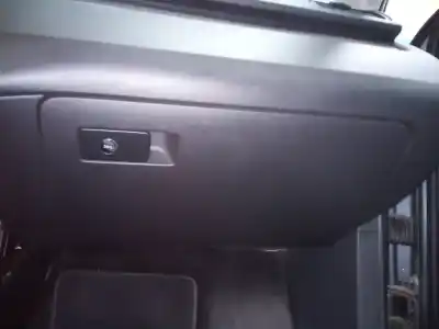 Second-hand car spare part Glove Compartment for VOLKSWAGEN PASSAT BERLINA (3C2) 2.0 TDI OEM IAM references   