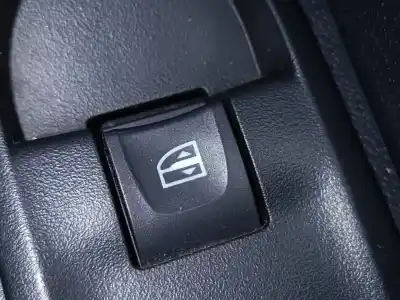Автозапчасти б/у выключатель переднего правого окна за DACIA DUSTER AMBIENCE 4X2 ссылки OEM IAM   