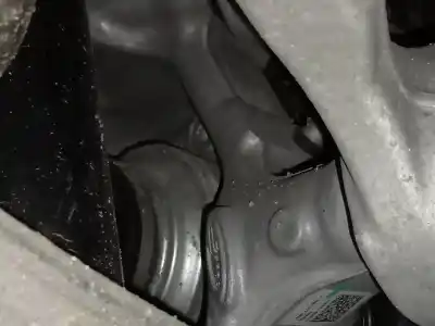 Peça sobressalente para automóvel em segunda mão manga de eixo traseira direita por volkswagen touareg r-line 4 motion referências oem iam 