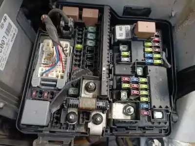 Peça sobressalente para automóvel em segunda mão caixa de fusíveis e relés por kia sorento concept 2wd referências oem iam 