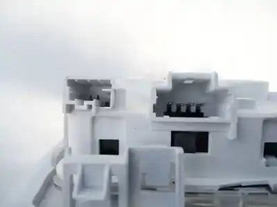 Pezzo di ricambio per auto di seconda mano luce interna per peugeot 208 active riferimenti oem iam  e3-b2-39-1 