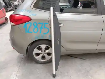Pièce détachée automobile d'occasion PLAGE ARRIÈRE pour KIA CARENS IV VAN (A4) CRDI Références OEM IAM   
